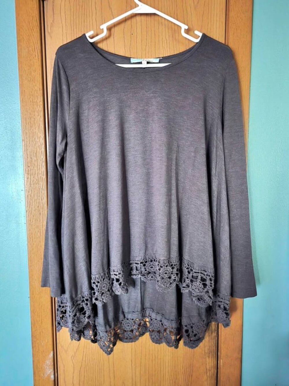 Size L Gray Lace Trim Cecico Hi Low Long Sleeve Shirt Top